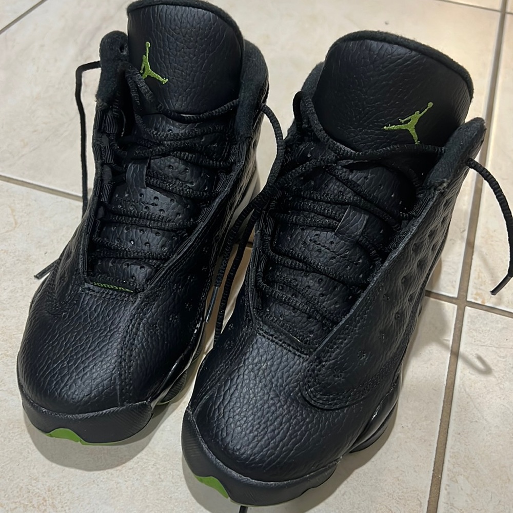 Nike Boys Air Jordan 13 414574-042 Black Basketball Sneakers Size 4Y LIKE NEW!